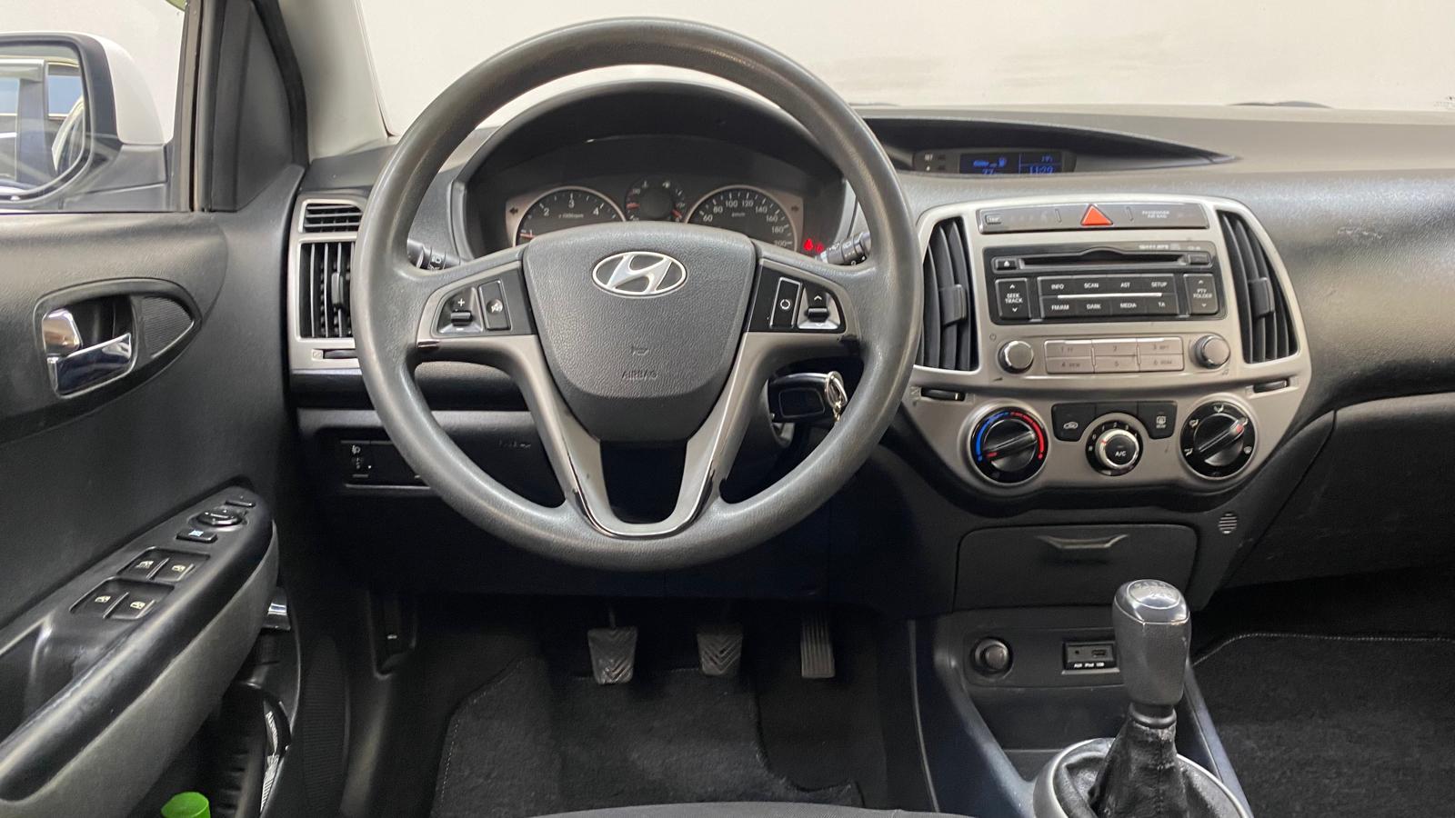 HYUNDAI i20 9